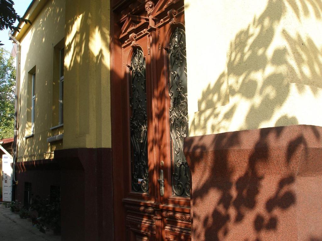 Kretan Hostel Bucharest Exterior photo