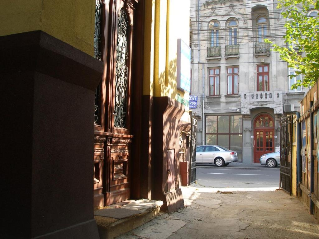 Kretan Hostel Bucharest Exterior photo