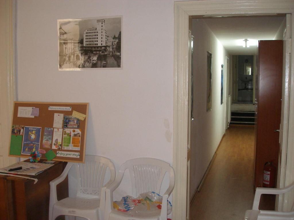 Kretan Hostel Bucharest Exterior photo