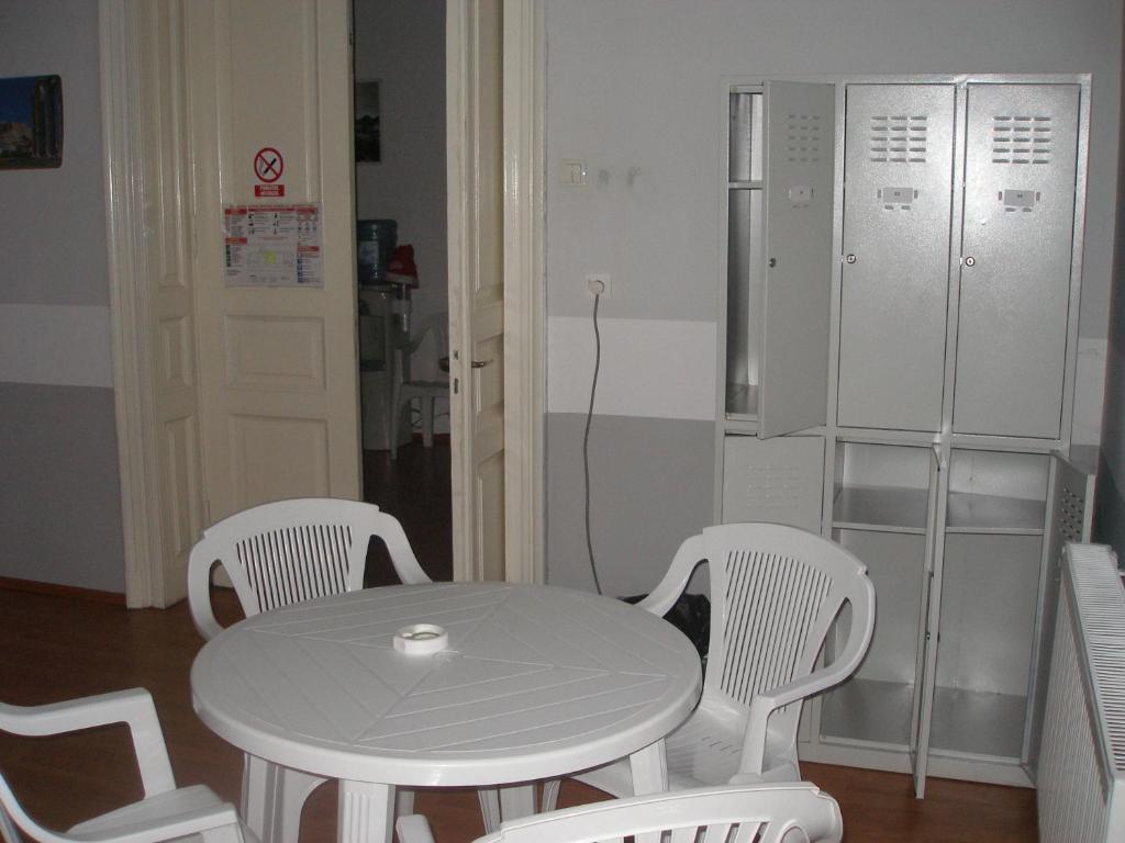 Kretan Hostel Bucharest Exterior photo